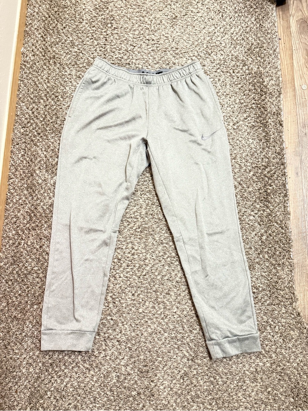 Nike Men's Light Gray Athletic Jogger Sweatpants